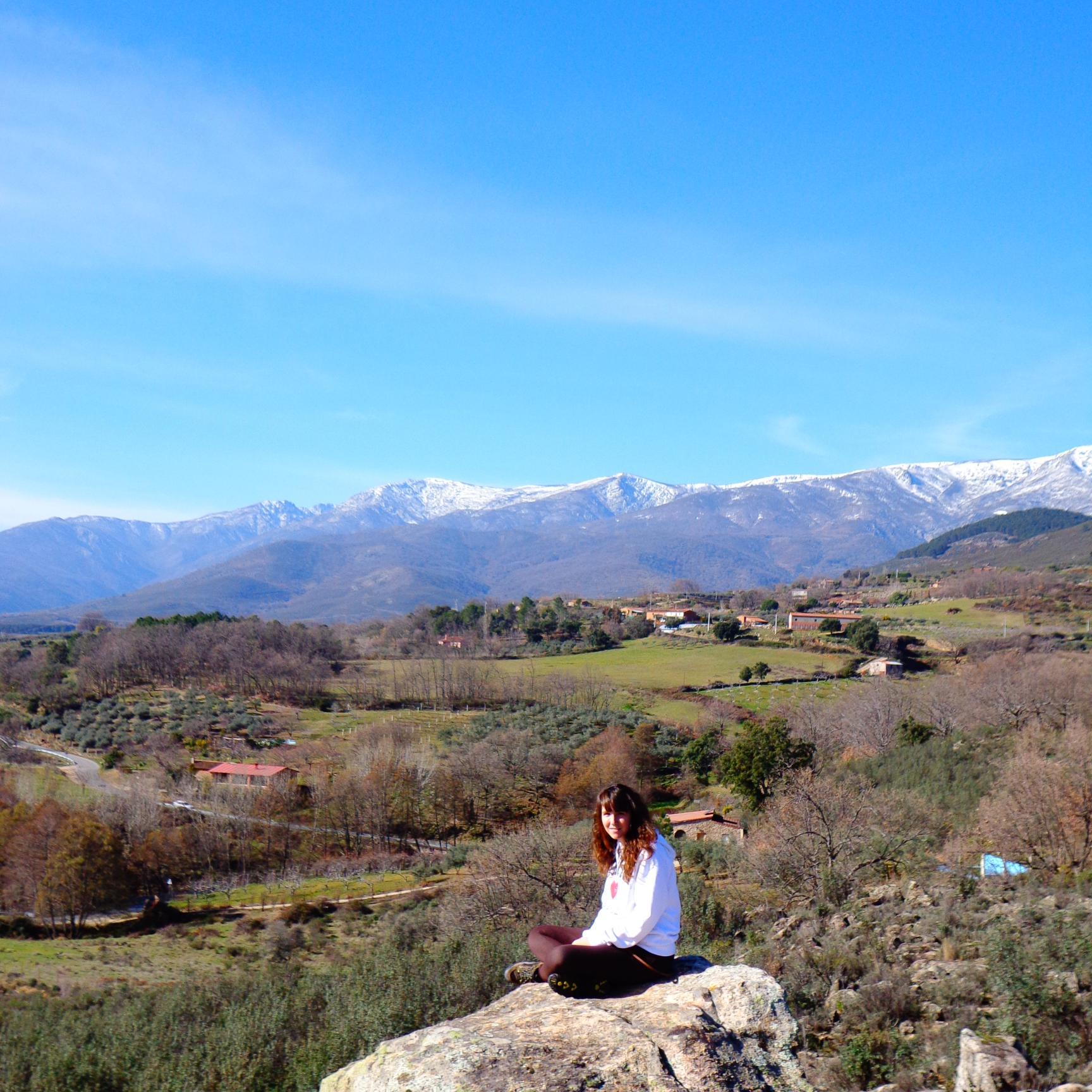 LauriEnLi's profile picture. Las grandes montañas se hacen granito a granito