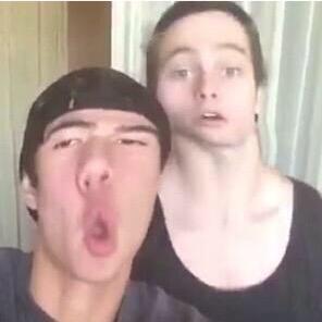 ITS @calumft182 BIRTDAY SO SEND HER SOMETHING LIKE A COMMENT OR A FOLLOW LOVE U