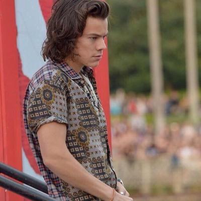 hey there beautiful I gave u a free follow and it would mean a lot if u could follow @smokeszarry in return (ask for a fb if u like) ilysm