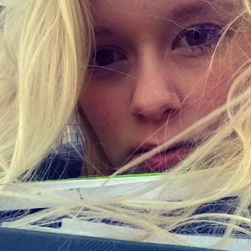 LoladeBorman's profile picture. That's me And I admit it ! That what make me different... (I admit that I'm different! and even weird... ) ;) 3