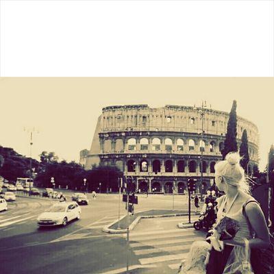 If the whole world was blind, how many people would you impress? Visual Communication graduate, 24.  ✏ Love travelling. Professional account: @simonesgoodvibe ✌