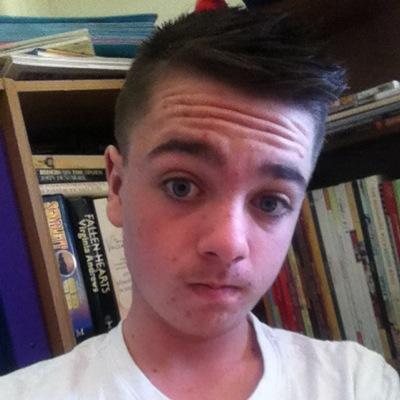 I'm a kid who plays call of duty competivitley and one day get a career in entertainment