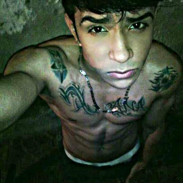 FANS # 1 DE TUS LINDAS SONRISAS 
Sentimiento,  Elegancia y maldad *--*
wpp :
3016669332
instagram : @ERNESTOACOSTA2412