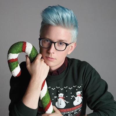 This is a free follow from bc I love you troyler acc: @damnntroyler 
phan acc: @BloodHowell