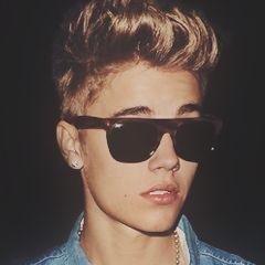 caaio_bizzle's profile picture. Faz de conta que tem uma bio bem legal aqui ..  Follow me  :3 ✌