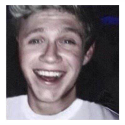 hi beautiful, could you please follow @smallkissniall and have a look at these tweets? xx