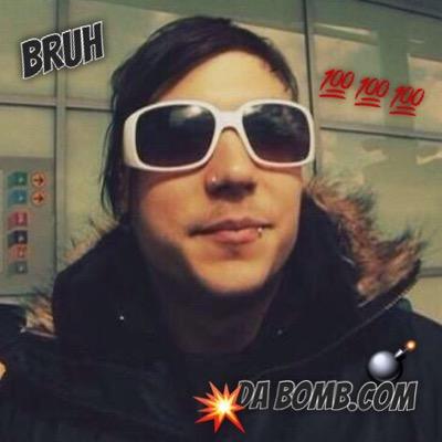 follow @fliqhtlessbirds please