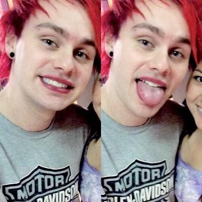 If you see this, please tweet @Michael5SOS and ask him to follow @dopexclifford !! thaannk youu!! :-)