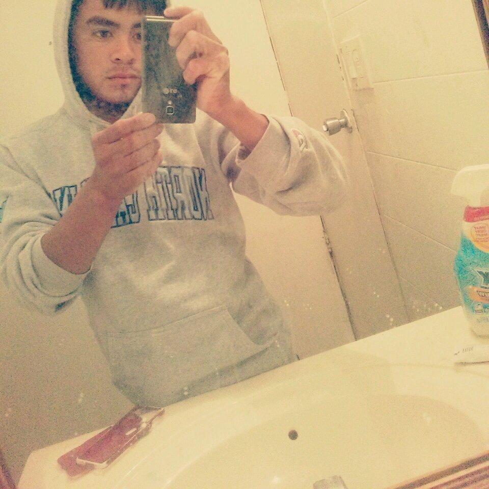 JJeronicamey's profile picture. por robarte mi corazon te condeno a cien años de besos y carisias en l?a selda de mis brasos :)