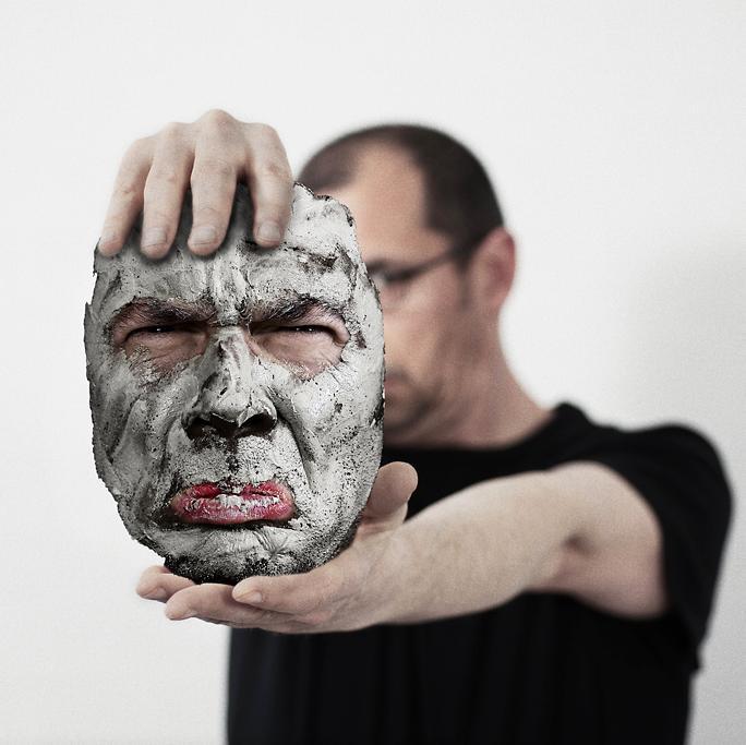 ThierryBeraud's profile picture. Le passage du temps,
Travail sur papier en technique mixte,
Dessin contemporain,
Vanité environnementale.
La trace
L'empreinte 
L'image-ombre.