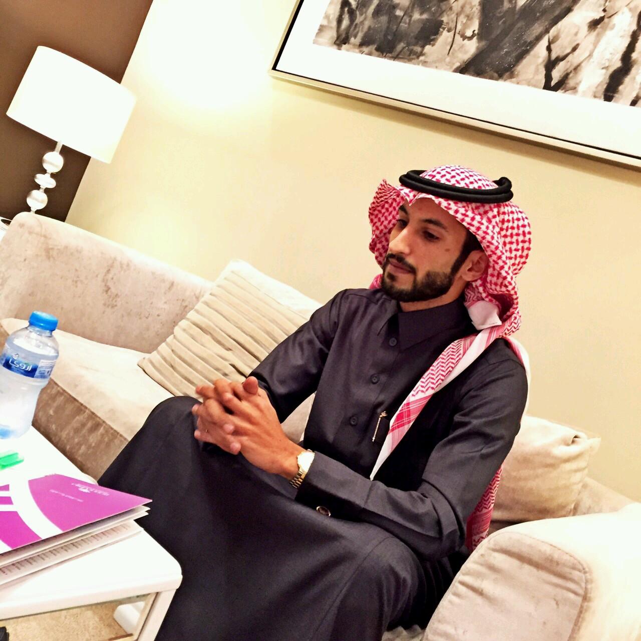 slman__511's profile picture. ‏النـآس تلبـس للمـشيخـه بشـوت ، والعتـيبي تلمـح شيختـه من عيـونه.