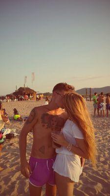 laurarubia15's profile picture. 19.«Act like a lady,think like a boss».«Keep your eyes on the stars and your feet on the floor».LNR3 I&L11