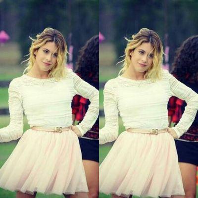 ¿mi idola? mi idola es @TiniStoessel , es muy importante para mi y ella es cool , tu no || es como nadie en la tierra y es a la persona que mas quiero conocer..
