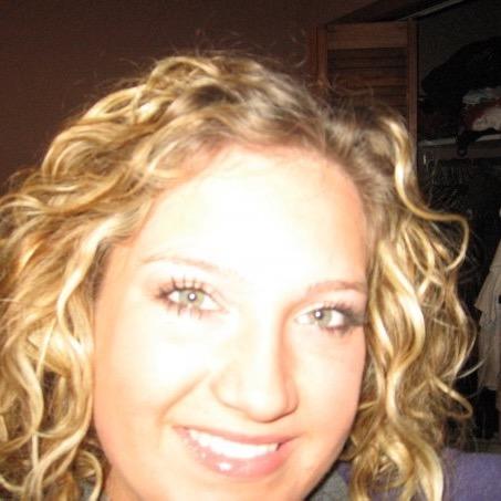 emilyadesa's profile picture. 