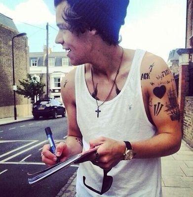 Hey, I'm Harry and I like warm hugs. :) I act like a 7 year old sometimes when I'm really 18.... so yeah