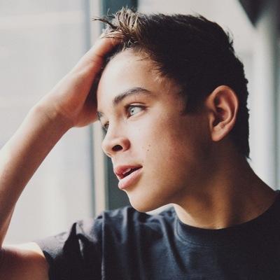 ||folloe @hayespotatoes because she gave you a follow from this account love|| i love hayes grier