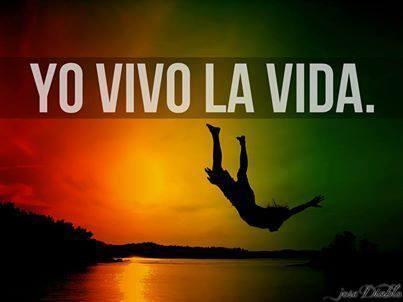 Vivo el día a día, pensando en positivo siempre con una sonrisa ;)