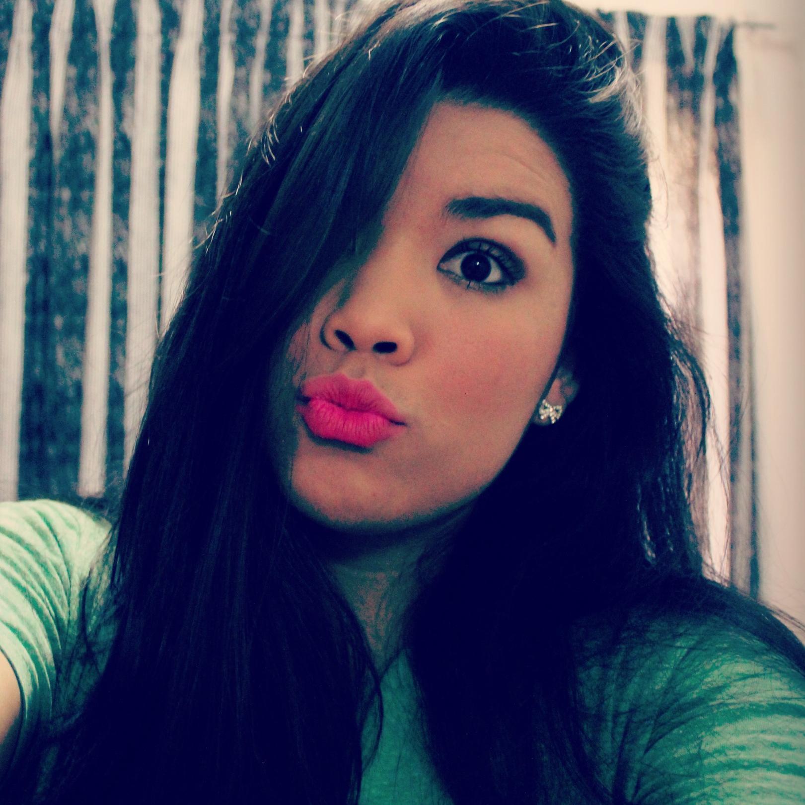 ★17, Brazilian but lives in South Africa, love my friends and making new ones, love music♥ my family is the best thing ever ☺ and I will always follow u back♦