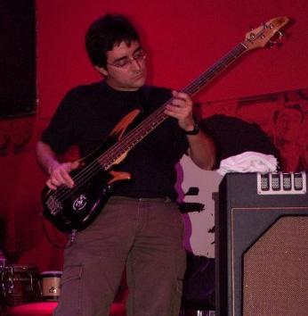 Mitolandia's profile picture. Curioso, Pensador, Loco, Musico, Cinefilo, Distraido, Amante de las cosas buenas y enriquecedoras de la Vida...