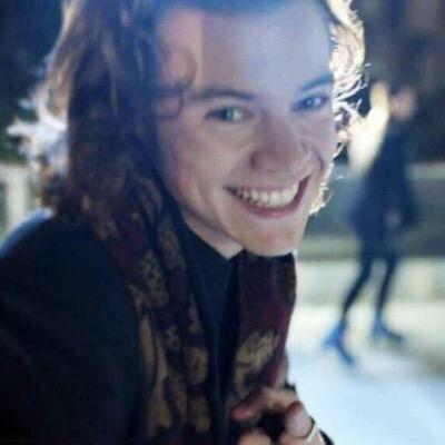 MUST BE FOLLOWING @36ANDUGLY. Harry follows me on there. ill send him all users who follow me on @36andugly within the next hour!