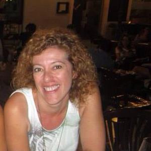 Mama de tres mujeres preciosas. Defensora de la igualdad en el deporte. Trabajo en la UA. Hablaré de Basket Femenino, Becas y de lo que me preocupa.