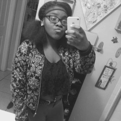 SirenaaMonique_'s profile picture. peace & love.