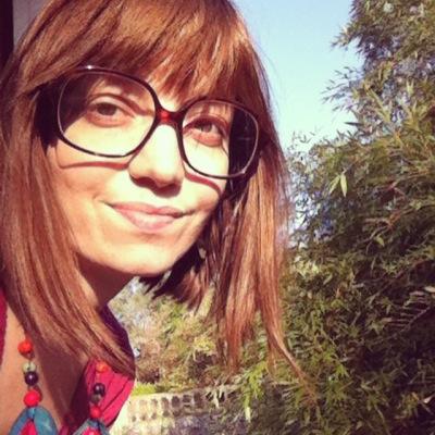 meryonneG's profile picture. Observing people and what moves us, here, there, aquí, allí, ici, là-bas.