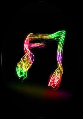 I'm awesome n Amazing to hang out with , I [L]♥v3 music n movies n chilling with my peeps     《☆★ 》      BUBBLES♥