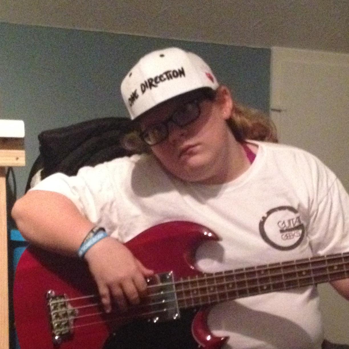 1/4 of DIMENSION ONE!!!!!! BASS GUITAR!!! ONE DIRECTION!!!!! COW=PIG