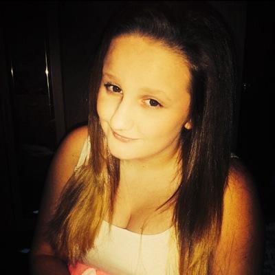 heyo follow me and ill follow you back mwah xoxoxo