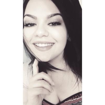 LaHippieLatina's profile picture. peace love and reggae
