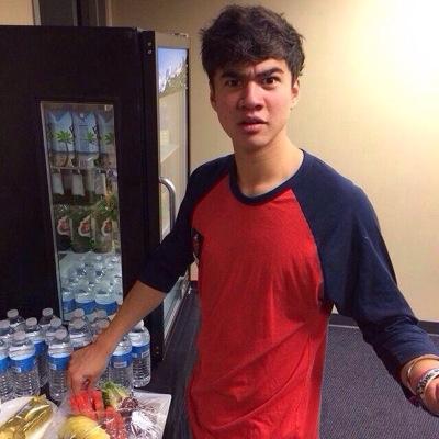 follow @cxlumscuddles