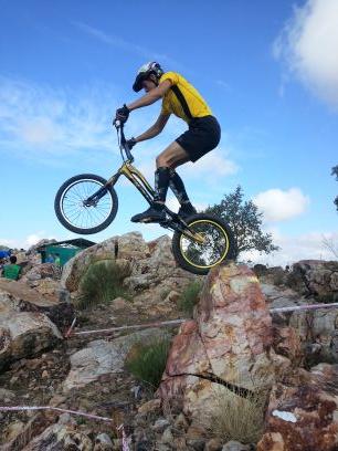 Soy amante de todo lo q se mueva sobre ruedas y hacer algo grande es mi dedicacion,biketrial is the live