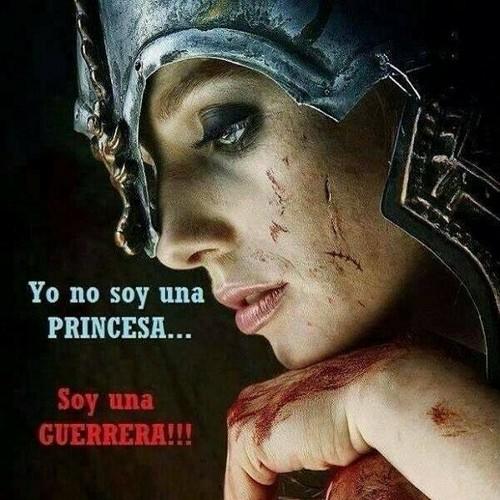 Una copa de vino en una tarde lluviosa, lectora asidua defensora de los que no tienen voz y firme creyente de que las pequeñas acciones hacen grandes cambios.
