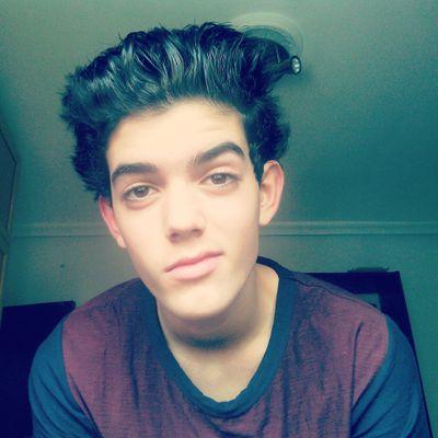 RaulRF4's profile picture. -Raul Rodriguez Fuentes,15 años,estudiante de 4ESO,Bipolar cuando me interesa y me encanta el deporte.