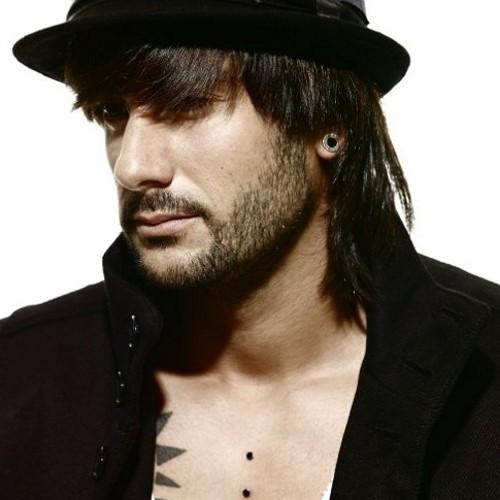 Siguiente al gran Ramón Melendi Espina desde sus inicios.