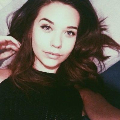 hi I'm Amanda and i make youtube videos.