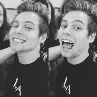 greetings friends im maddie a super lame asshole who worships muke and is super good at oversleeping and eating too much