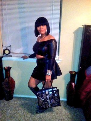 Im a fly as mommy w/ a fly as son to match it , im a chiefer ⛽ i blow ooo's like an Audi ! 3 things i NEVER EVER gave AF About 1. these bitchesss 2. these n