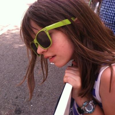 I love YouTube and YouTubers! I don't post/tweet that much but...
I follow back..!!