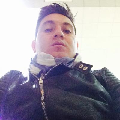 soy divertido. me gusta salir. trabajo en una asesoría jurídica.