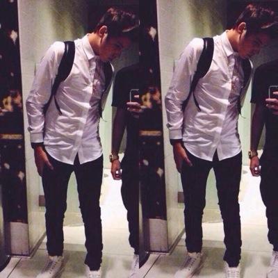 yo! dont follow this account!! follow @VINTESPINOSA thx loves
