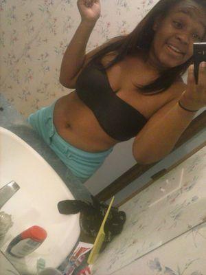 Obey_Nae21's profile picture. all hail princess nay .