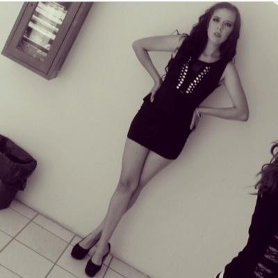 KarinaCanoF_'s profile picture. Soy alérgica a todo en esta vida. Yo nunca mataría a un animal, pero los humanos son discutibles.