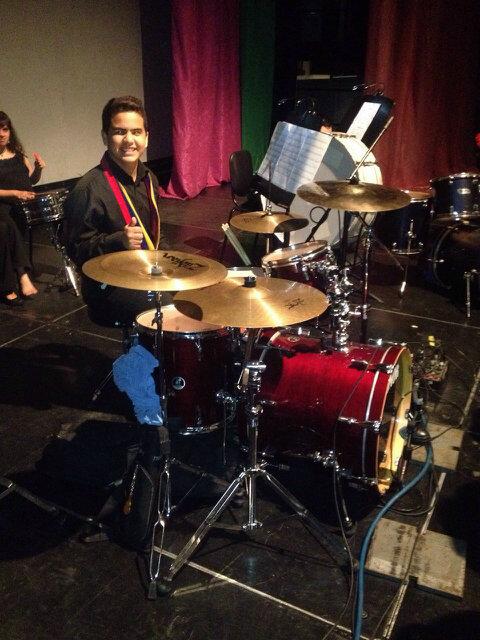 Musico Percusionista, Estudiante De la Universidad del Zulia, Universidad Catolica Cecilio Acosta y Conservatorio de musica Jose Luis Paz y Seguidor del ▬BARCA▬