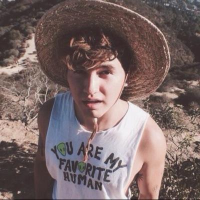 You just got a free follow! Follow @susboycaylen , thanks love