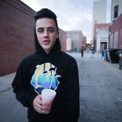 JAKEEY POOF ON FLEEK☀️DOM☀️