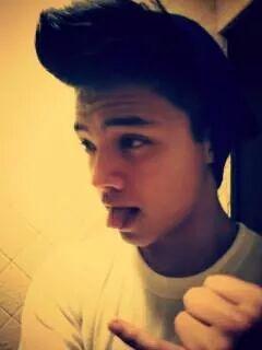 Pues Soy alto Ojos Colosr Cafes.... Me Gusta Hacer Reir a Las persona y Que ellas me Agan Reir