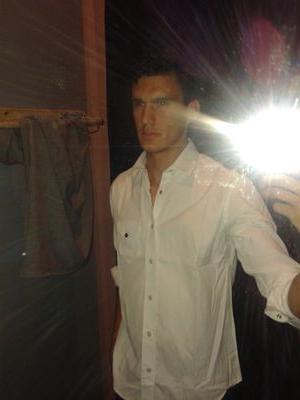 finholi's profile picture. modelo