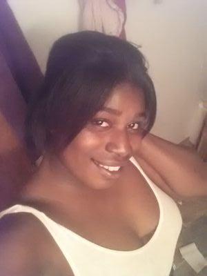 Im strong and know my worth...I praise and love God with everything in me...my kids are my world...im in love but working on my love with my man who I've known